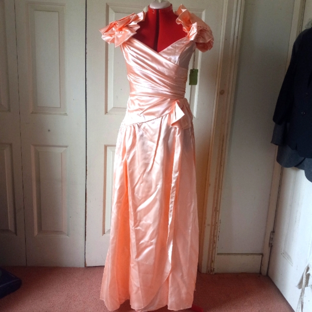 Elegant Vintage 80s Peach Evening Gown Size M